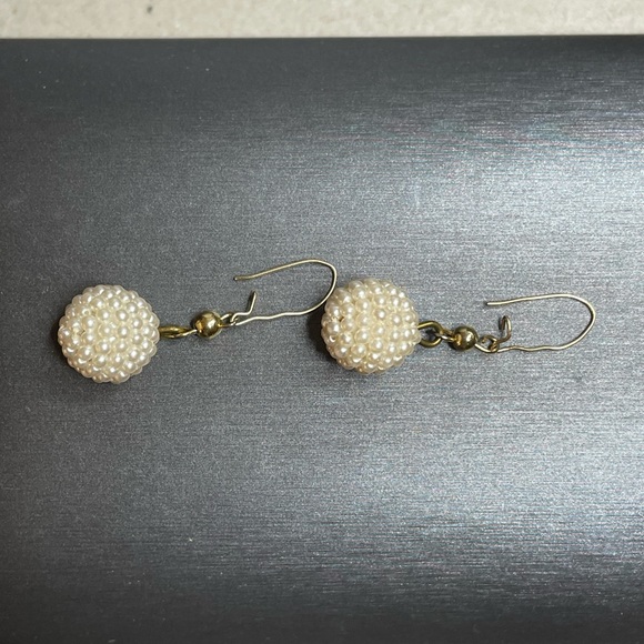 Pearl Beaded Orb On Gold Tone Locking Wire Dangle Earrings Classic Wedding Look. - Picture 3 of 5
